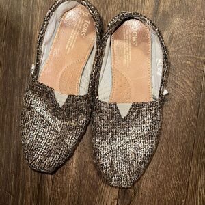 Toms metallic silver & bronze slip on 9.5 basic shoes